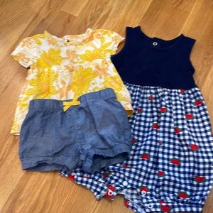 Carter’s 18 month old summer outfits. EUC